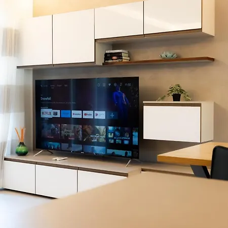 Wonderful Apartament, Near The Lake Апартаменти *